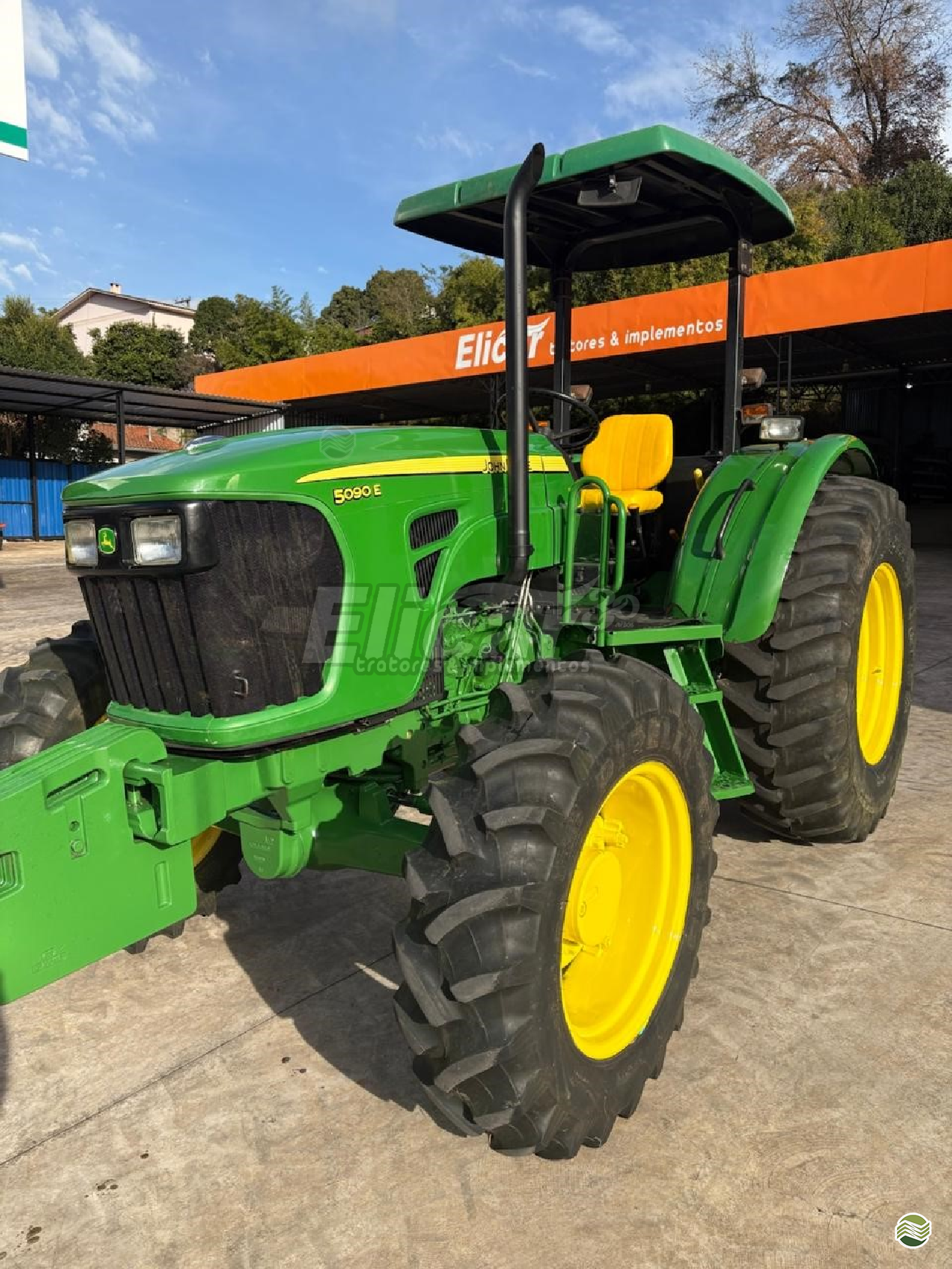TRATOR JOHN DEERE JOHN DEERE 5090E Tração 4x4 Elicar Tratores DAVID CANABARRO RIO GRANDE DO SUL RS
